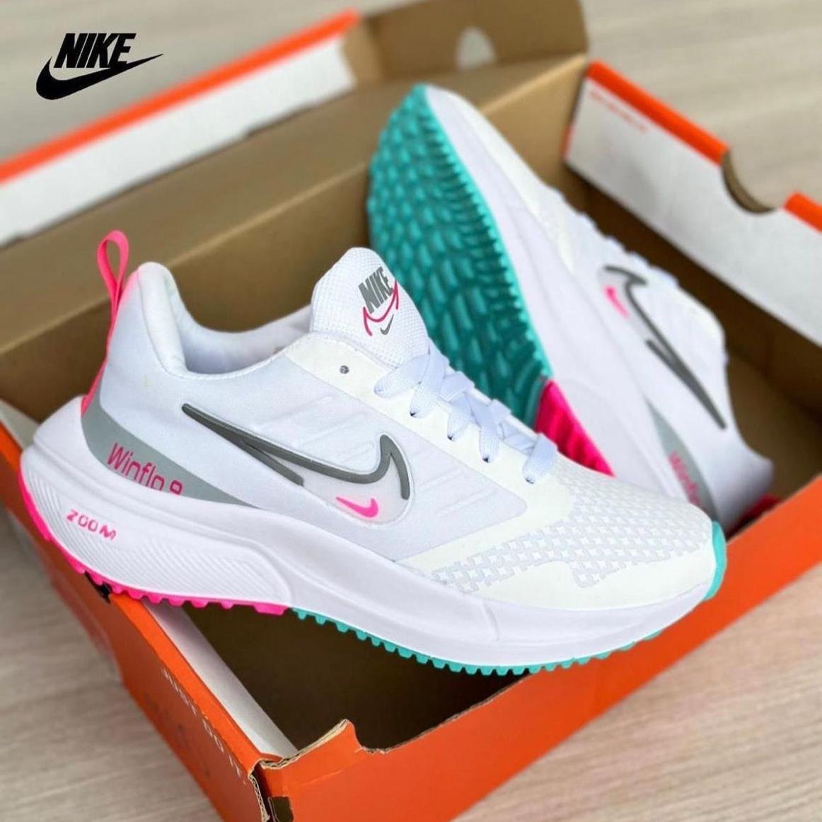 NIKE ZOOM